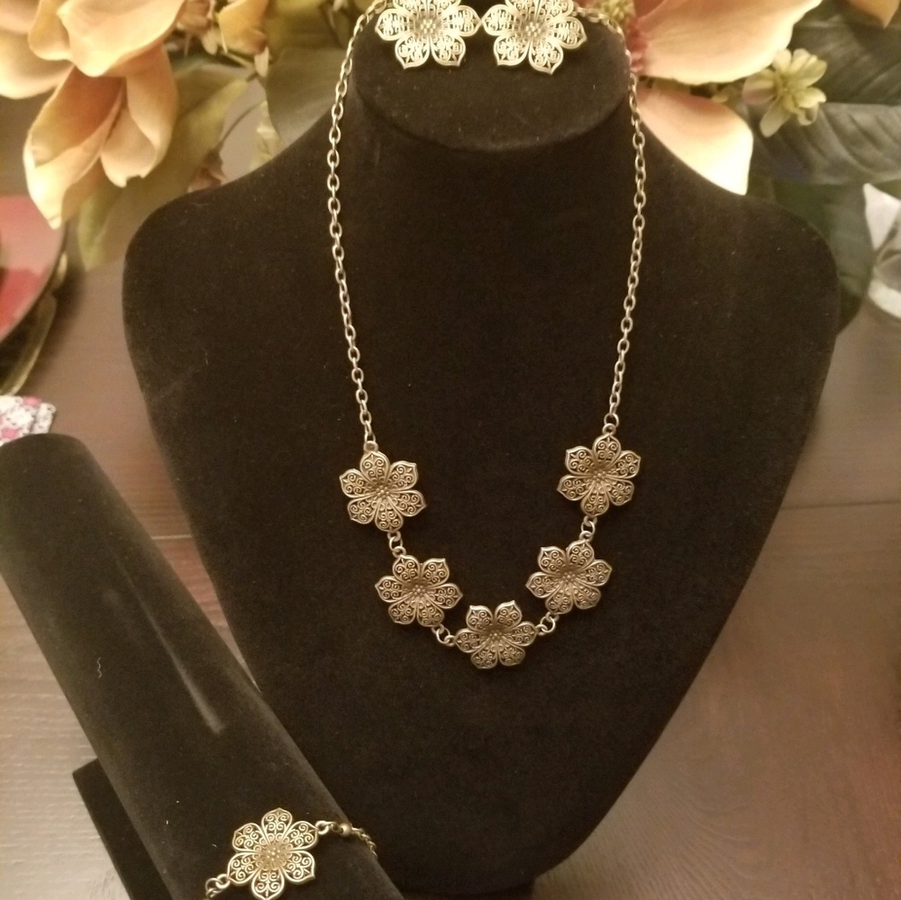 Necklace, Earrings and Bracelet Set -